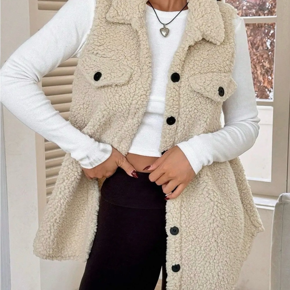 Women's Cream Sherpa Vest - Picture 2 of 4